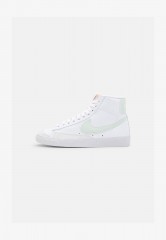 Nike Sportswear BLAZER MID #x27;77 NEXT NATURE 2 Sneaker high white/barely green BLAZER MID #x27;77 NEXT NATURE 2 — Высокие кроссовки женские белый/еле зеленый