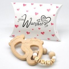 glucksWunder Holz Greifling Beissring Babyfusschen Buche personalisiert mit Name in Geschenkverpackung Деревянное кольцо для прорезывания зубов детские ножки бук персонализированное с именем в подарочной коробке