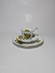 Reihnpfalz Hartporzellan Винтажное чайное трио "Желтые розы с темно-зелеными листьями" с позолоченным ободком, Германия 1960-70гг.