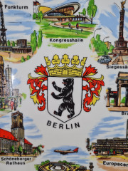 Тарелка декоративная винтажная Jlmenau / H L R Berlin &quot;Достопримечательности Берлина&quot;, фарфор, 23.5 см, ГДР, 1973-77гг.
