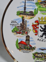 Тарелка декоративная винтажная Jlmenau / H L R Berlin &quot;Достопримечательности Берлина&quot;, фарфор, 23.5 см, ГДР, 1973-77гг.