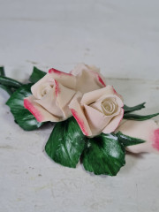 Фигурка винтажная ветка бело-розовых роз с зелеными лепестками Capodimonte, фарфор, 11 x 7 x 4 см, Италия, 1960-1970гг.