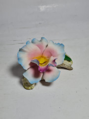 Фигурка винтажная Capodimonte, бело-розово голубой фарфор&quot;Распустившийся бутон&quot;, 12 x 8 x 7 см, Италия, 1960-70гг.