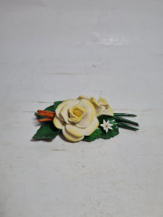 Композиция винтажная декоративная фарфоровая, бело-желтые цветы на зеленых листьях, Capodimonte, 11 x 6 x 3,5 см, Италия, 1960-70гг.