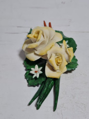 Композиция винтажная декоративная фарфоровая, бело-желтые цветы на зеленых листьях, Capodimonte, 11 x 6 x 3,5 см, Италия, 1960-70гг.