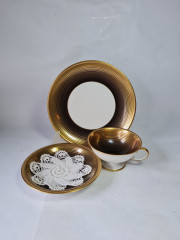 Чайное трио винтажное Furstenberg с вязаной салфеткой в бело-коричневых тонах с золотыми полосками, Германия, 1960-1970гг.