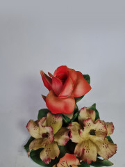 Capodimonte Italy Декоративная фигурка &quot;Роза и лилии с листьями&quot;, 15см x 15см, Италия, 1960-70гг.