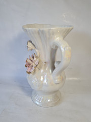 Ваза винтажная Capodimonte с двумя ручками и розой, фарфор, перламутр, 27,5 x 22 см, Италия, 1960-70гг.