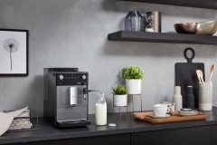 Melitta Melitta Kaffeevollautomat Avanza F270-100 Mystic Titan, Kompakt, aber XL Wassertank XL Bohnenbehalter, Milchschaum-System Полностью автоматическая кофемашина Melitta Avanza F270-100 Mystic Titan, компактная, но XL-бак для воды, XL-контейнер для