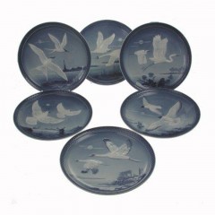 Hutschenreuther Hutschenreuther Kunstabteilung Jahresteller 1972 - 1984 Satz 13-tlg. Тарелки художественного отдела Hutschenreuther 1972 - 1984 года, набор из 13 шт.