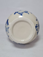 Delfts Винтажная ваза, белый фарфор с голубым рисунком и цветочным декором, 18 x 11,5 см, Германия, 1960-70гг.