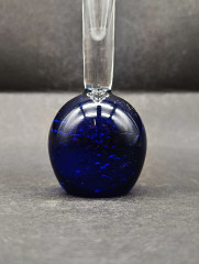 Ваза винтажная большая MCM, узкая, в форме пробирки, с синим основанием, стекло, 26 см, Германия, 1960 год.